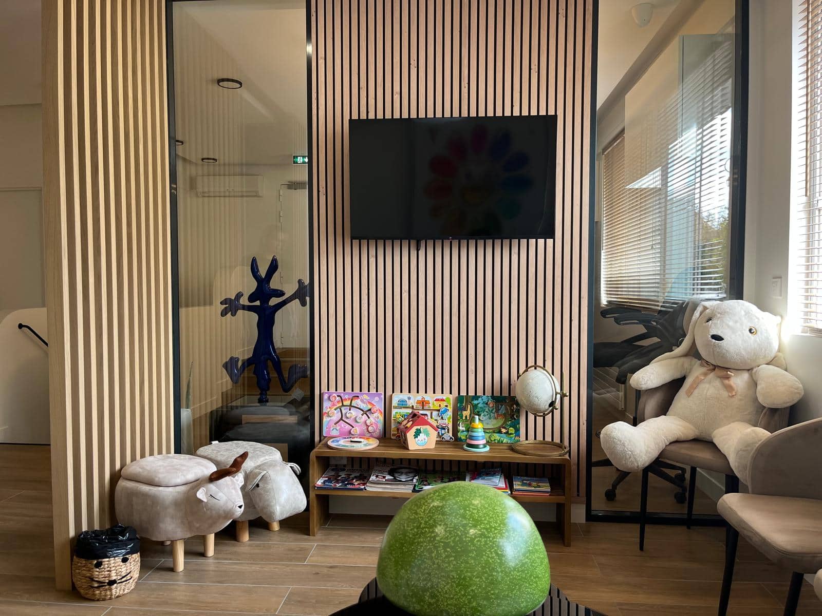 Un univers pensé rien que pour eux Pédodontistes Le Vésinet 78 92 Maison de Dentistes Pédiatriques, Sommeil et Interception Orthodontie Dental Kids Friendly Paris